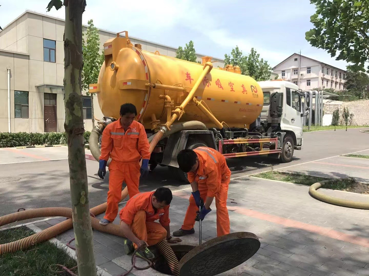 上杭化粪池清理与5-8吨吸粪车施工效率分析